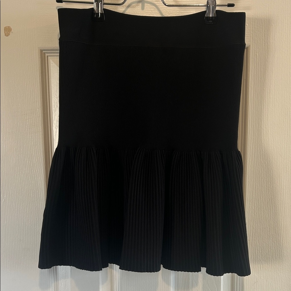 BCBGMaxAzria Size large Black Pleated Fit Flare Mini Skirt Heavy Tight Knit